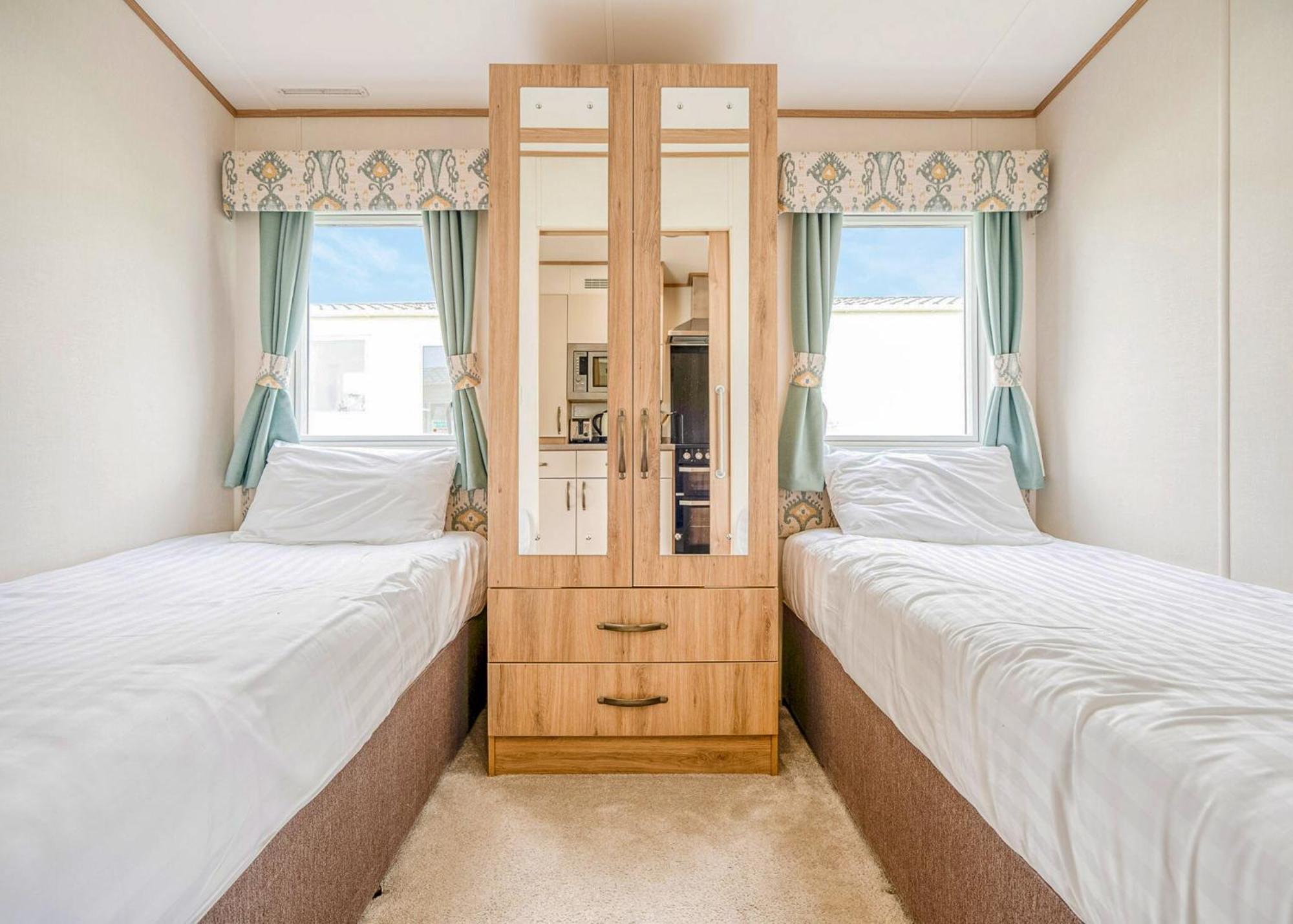 Meadow Lakes Holiday Park เซนต์ออสเทลล์ ภายนอก รูปภาพ