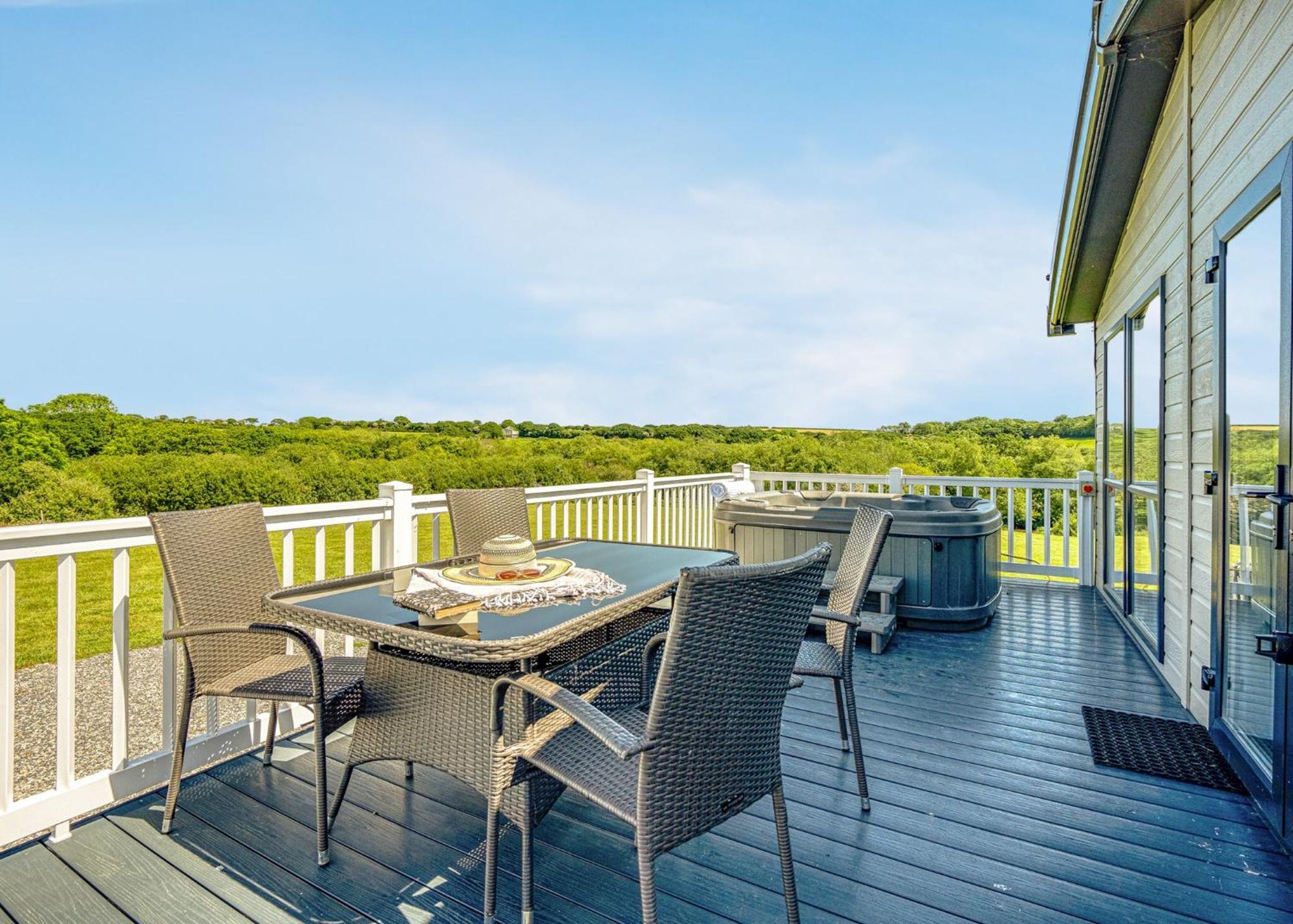 Meadow Lakes Holiday Park เซนต์ออสเทลล์ ภายนอก รูปภาพ