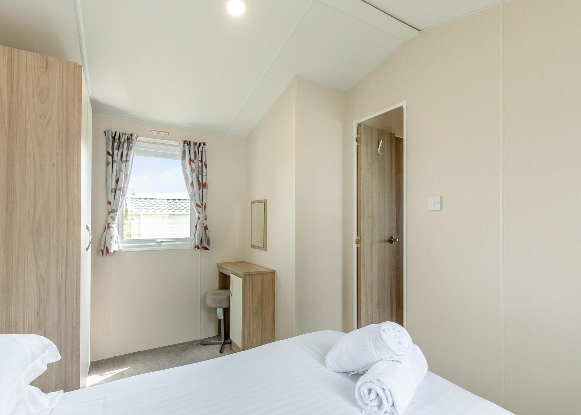 Meadow Lakes Holiday Park เซนต์ออสเทลล์ ภายนอก รูปภาพ
