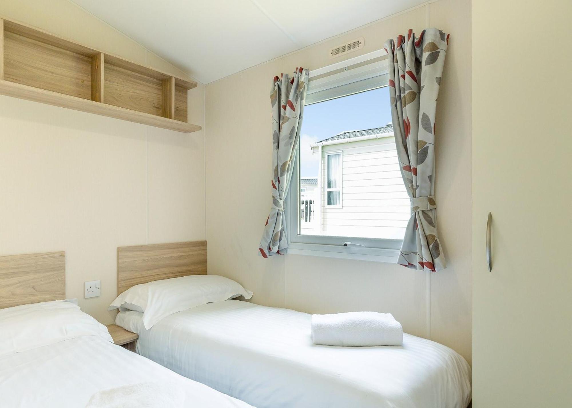 Meadow Lakes Holiday Park เซนต์ออสเทลล์ ภายนอก รูปภาพ